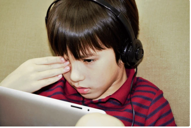 Digital Eye Strain in Kids: Symptoms, Prevention & When to Seek an Exam